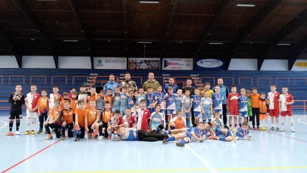 ОНИ СУ БУДУЋЕ ФУДБАЛСКЕ НАДЕ: Дечаци показали борбеност и умеће на турниру у Ћуприји