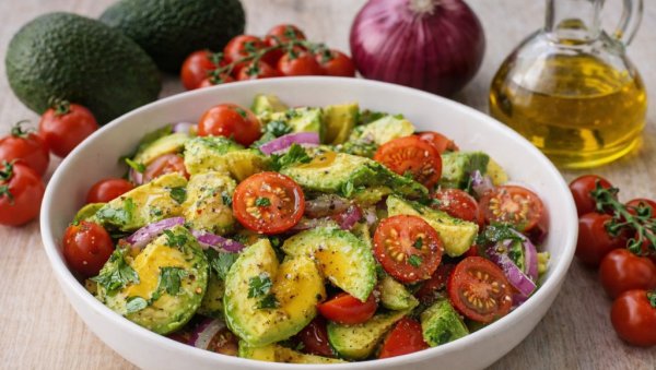 САЛАТА ОД АВОКАДА: Укусни авокадо са дресингом од лимете и меда