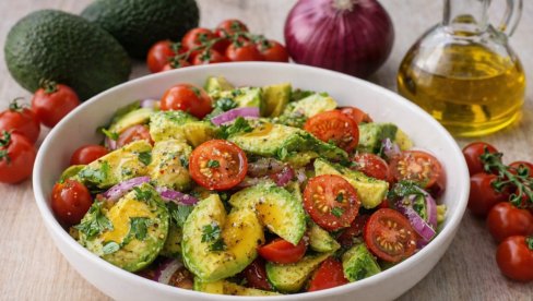 САЛАТА ОД АВОКАДА: Укусни авокадо са дресингом од лимете и меда