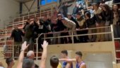 CRNOGORCI ZGROZILI CEO REGION! Nezapamćen skandal na košarkaškoj utakmici u Nikšiću (VIDEO)