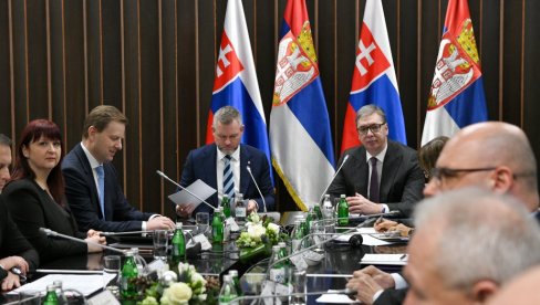 ОБРАЋАЊЕ ВУЧИЋА И ПЕЛЕГРИНИЈА: Двојица председника са представницима словачке националне мањине (ВИДЕО)