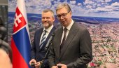 VUČIĆ I PELEGRINI U BAČKOM PETROVCU: Srbija će finansirati izgradnju Slovačke kuće u Novom Sadu (VIDEO)