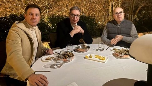 ПОСЛЕ НАПОРНОГ РАДА - ГИРИЦЕ: Председник у друштву најближих сарадника (ФОТО)