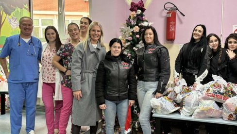 ЛОЗНИЧКИ АГИЛНИ ХУМАНИСТИ ДЕЛИЛИ ДЕЦИ ПАКЕТИЋЕ: Радост на болничким одељењима, у Дому,  центру Сунце и на улицимама