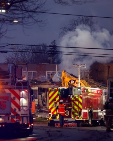 ИМА МРТВИХ У ЕКСПЛОЗИЈИ У ДОМУ ЗА СТАРЕ: Познато шта је узрок - Букнуо велики пожар (ФОТО)