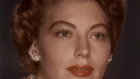 МУЖ ЧУВЕНЕ СРПСКЕ ГЛУМИЦЕ СЛОМИО СРЦЕ НАЈЛЕПШОЈ ГЛУМИЦИ ХОЛИВУДА: Бранка сазнала за аферу када је чула плач преко телефона!