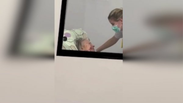 НЕ БОЈ СЕ, ТУ САМ, СВЕ ЋЕ БИТИ У РЕДУ Дирљива сцена у болници (ВИДЕО)