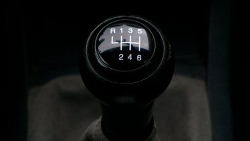 ВЕЧНА ДИЛЕМА ВОЗАЧА: Који мењач се лакше одржава?