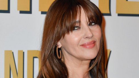 MONIKA BELUČI SE SLIKALA U SEDMOJ DECENIJI I IZGLEDA KAO BOGINJA: Seksi i šik izdanje najlepše žene na svetu! (FOTO)