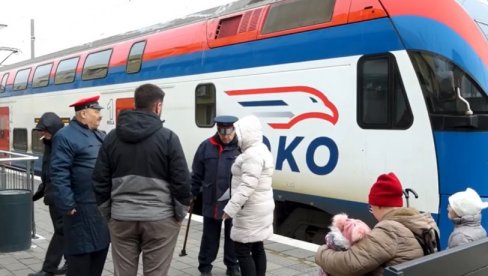 PATROLA SA PUTNICIMA, NA BRZOJ PRUZI, OD BEOGRADA DO SUBOTICE:  Vožnja deluje gotovo neprimetno, bez obzira na brzinu (VIDEO)