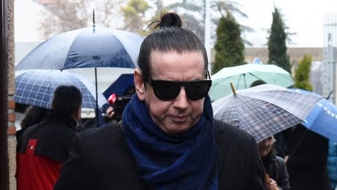 РОДИТЕЉИ СУ УМРЛИ ОД ТУГЕ КАДА ЈЕ ПОГИНУО: Јашар Ахмедовки смогао снаге да проговори о смрти брата Ипчета