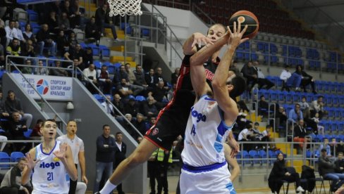 „BELI“ ZASLUŽENO PRI VRHU: Košarkaši Sloge u Kraljevu pobedili Mladost iz Zemuna