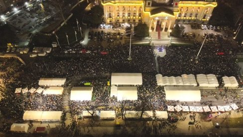DESETINE HILJADA LJUDI U ĆACILENDU: Veličanstvene slike (FOTO)
