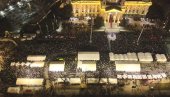 ДЕСЕТИНЕ ХИЉАДА ЉУДИ У ЋАЦИЛЕНДУ: Величанствене слике (ФОТО)