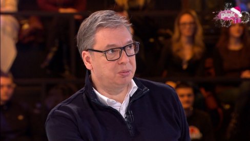 BLOKADERI SU DANAS KORISTILI STOLOVE SA DELOVODNIM BROJEVIMA Vučić: Oni troše naše stolove da bi prikupljali  potpise za svoju partiju