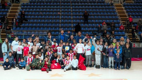 OSMESI NA TRIBINAMA: Fondacija Meridian i KK Crvena zvezda obradovali najmlađe