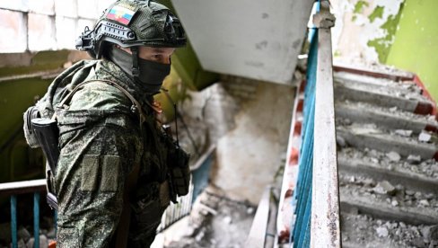 РУСИ СТИГЛИ НА 20 КИЛОМЕТАРА ОД СУМИЈА: Тотална паника у украјинској војсци, Зеленски у никад већем проблему