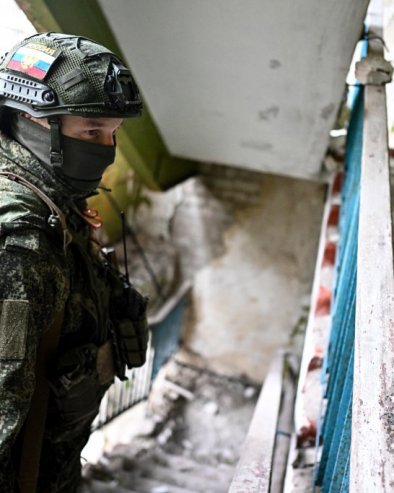 РУСИ СТИГЛИ НА 20 КИЛОМЕТАРА ОД СУМИЈА: Тотална паника у украјинској војсци, Зеленски у никад већем проблему