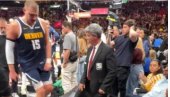 KOŠARKAŠKI SVET BRUJI O SENZACIJI, A SRBIN... Evo šta Nikola Jokić radi kada ne igra (VIDEO)