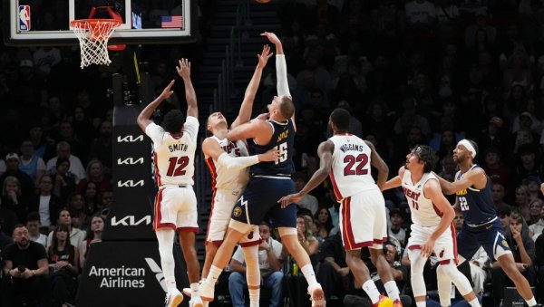 НИКОЛА ЈОКИЋ СЕ ПОВРЕДИО, А У ДЕНВЕРУ - ХАОС! Амерички новинари бесни на управу Нагетса!