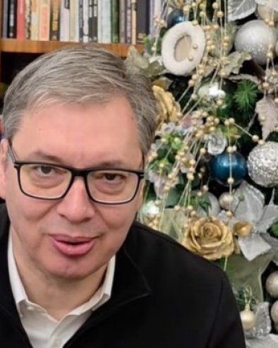 ШТА СУ НАЈБЛИЖИ САРАДНИЦИ ПОЖЕЛЕЛИ ПРЕДСЕДНИКУ ЗА НОВУ ГОДИНУ: Вучић објавио видео са новогодишњим честиткама (ВИДЕО)