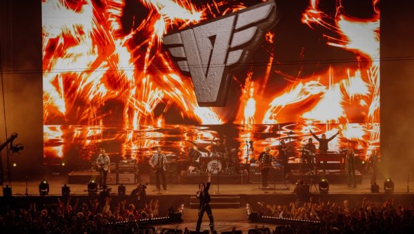 ПЕТ ДЕЦЕНИЈА ЉУБАВИ: Парни ваљак у 2026. са фановима у српској престоници (ФОТО)