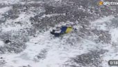 NEOBIČAN SNIMAK SA PRVE LINIJE FRONTA: Pogledajte neuspele pokušaje Kijeva da postavi zastavu Ukrajine pomoću dronova baba jaga (VIDEO)