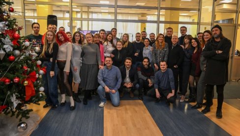 СРЕЋНА НОВА ГОДИНА, ДРАГИ ЧИТАОЦИ! НОВОСТИ вам желе све најбоље у 2026. (ВИДЕО)