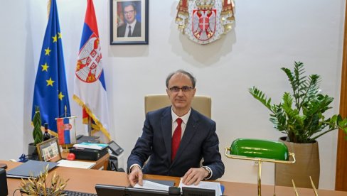 МАЦУТ ЧЕСТИТАО БОЖИЋ:  Нека радост Христовог рођења донесе мир, наду и благостање у ваше домове, као и снагу за међусобно разумевање