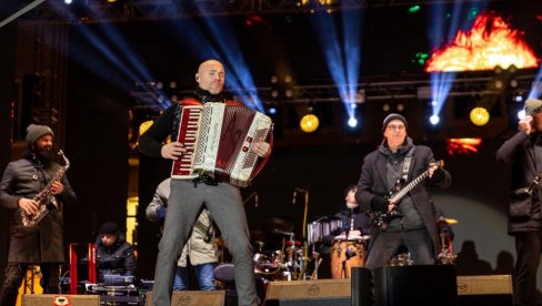 NOVOGODIŠNJE ŽURKE: Aleksandar Aca Sofronijević i njegov orkestar nakon Kotora nastupili na Zlatiboru za doček Nove godine (FOTO)