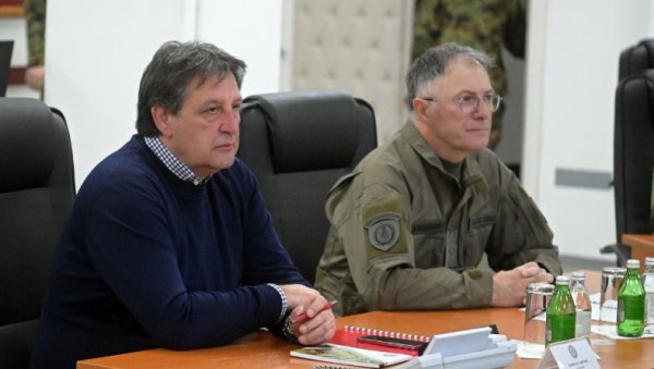 ГАШИЋ ОБИШАО ОПЕРАТИВНИ ЦЕНТАР СИСТЕМА ОДБРАНЕ: Ово је прилика да свим припадницима Војске Србије одам признање на свему што чине