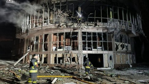 РУСИ ИЗВЕЛИ МАСОВНИ НАПАД ТОКОМ НОЋИ: На мети Запорожје, погођен тржни центар (ФОТО/ВИДЕО)