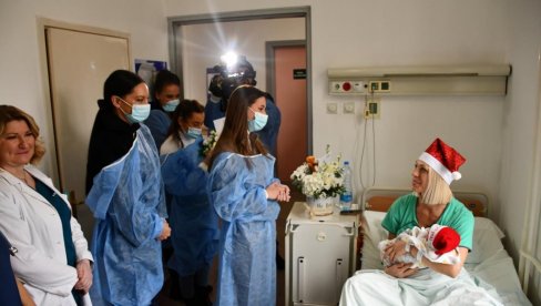 NAGRADA ZA PRVE BEBE: Zamenica gradonačelnika posetila KBC Dragiša Mišović