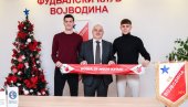 НОВОСАЂАНИ ОТВОРИЛИ НОВУ КЊИГУ ПОЈАЧАЊА : Војводина прикључила двојицу омладинаца професионалном погону