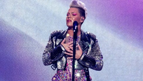 POZNATA PEVAČICA HOSPITALIZOVANA ZA NOVU GODINU: Novi ožiljak, novo podsećanje