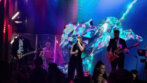 NEŠA JE NEZAMENLJIV: Milica Pavlović o željama za Novu 2026. godinu, planovima i duetu sa kolegom (FOTO)