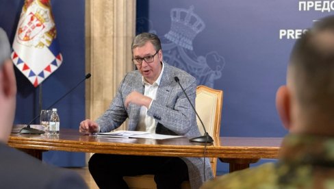 UZDAMO SE SAMO U SEBE Vučić navodi da ćemo u sledećih godinu i po dana udvostručiti vojne kapacitete