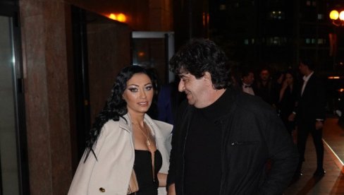 НАША ПЕВАЧИЦА СЕ УДАЛА ЗА 30 ГОДИНА СТАРИЈЕГ КОМПОЗИТОРА: Њен супруг демантовао наводе да је са њим због новца