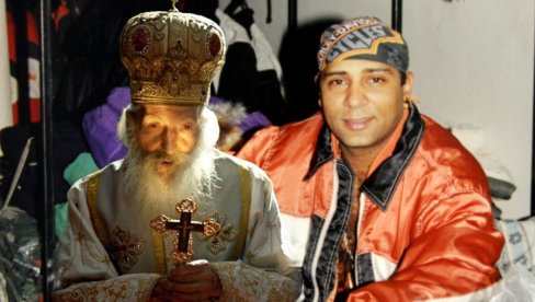 ИЗНЕНАДНИ СУСРЕТ ПАТРИЈАРХА ПАВЛА И ЏЕЈА Анегдота о којој се и данас прича: Ћале, могу ли?