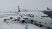 HAOS NA AERODROMU NIKOLA TESLA: Odloženi letovi, putnici čekaju satima (VIDEO)
