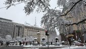 BEOGRAD ZAVEJAN, SNEG NE PRESTAJE DA PADA: Pogledajte kako izgledaju ulice i putevi (VIDEO)