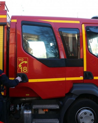 БУКНУО ПОЖАР У БОЛНИЦИ: Има мртвих - Ватрогасци одмах реаговали