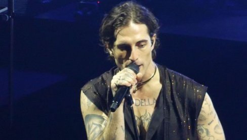 ЗГОДНИ ИТАЛИЈАН ЗА КОЈИМ ЛУДУЈЕ ПОЛА ПЛАНЕТЕ СЕ ВЕРИО: Упознао је пре три године, освануо веренички прстен! (ФОТО)