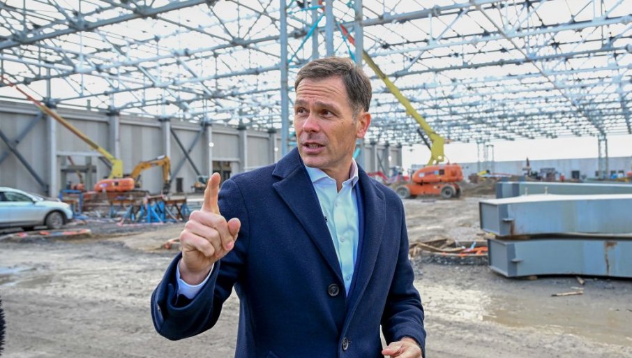 ЕКСКЛУЗИВНО! Новости уочи Божића са министром Малим на градилишту Експа (ФОТО/ВИДЕО)