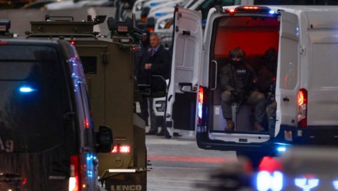 OSVANULE NOVE FOTOGRAFIJE MADURA: NJega i njegovu ženu vode na suđenje (FOTO)