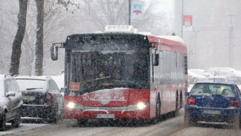 MNOGI VOZAČI NE POŠTUJU OVO PRAVILO, A MOŽE SPASITI ŽIVOT: Ovo je najveći rizik zimske vožnje