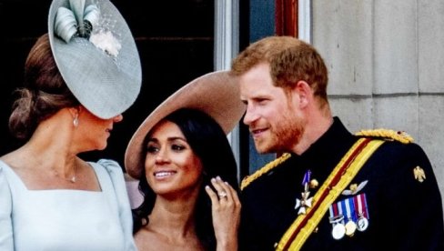 НЕОБИЧАН ПОКЛОН КЕЈТ МИДЛТОН: Принц Хари отпаковао божићни дар и оно што је добио никако није очекивао!