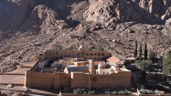 СВЕТЛОСТ ЗВЕЗДЕ ВИТЛЕЈЕМСКЕ САВА УПЛЕО У ОТАЧАСТВО: Наш први архиепископ, нит је између Срба и истинског истока (ФОТО)