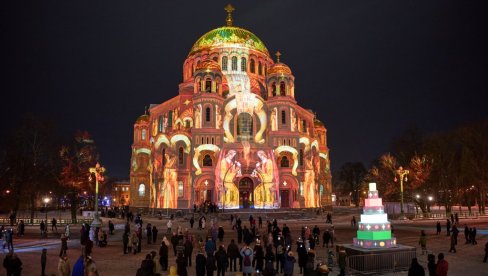 ПУТИН ЧЕСТИТАО ПРАВОСЛАВНИМ ВЕРНИЦИМА БОЖИЋ: Празник дочекује са војницима