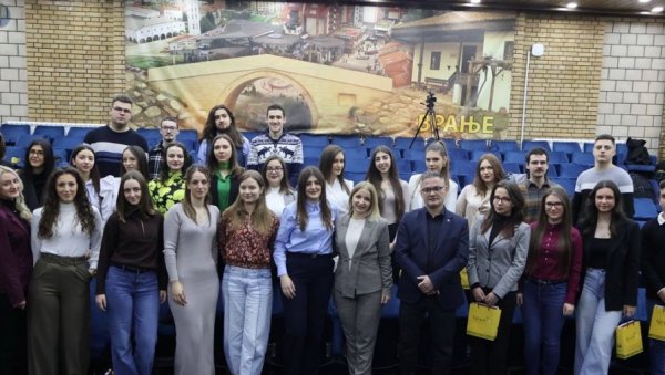 НАГРАЂЕНИ НАЈБОЉИ СТУДЕНТИ У ВРАЊУ: Пријем у Скупштини града